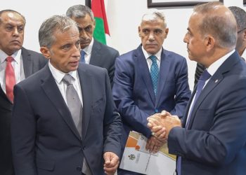 الحكومة تدرس إمكانية زيادة مدة صلاحية جواز السفر