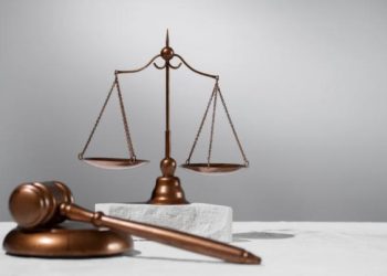 وزارة العمل تحيل إحدى منشآت القطاع الخاص إلى النائب العام