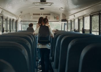 مُعدل “ترخيص السوَّاقين” يُلزم سائقي “النقل العام والطلاب” بتصريح سنوي