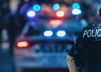 بيت الرعب.. زوجان احتجزا أطفالهما الـ 6 ( 3 سنوات ) في مخزن بلا ماء أو طعام