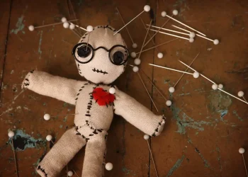 “جريمة مأساوية”.. إدانة رجل قتل زوجته بسبب سحر “الفودو”