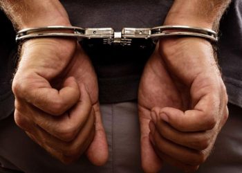 توقيف موظف في النقل البري وصاحب مكتب تأجير مركبات