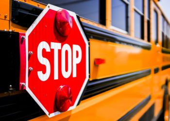 وفاة طفل بحادث دهس أثناء عبوره أمام باص مدرسي في عمّان