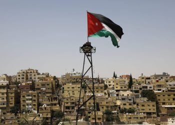 قناة 14 العبرية تدعو لقطع الغاز والماء عن الأردن