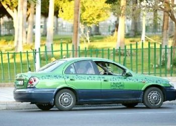 الحكومة تعفي المركبات العمومية في العقبة من رسوم الترخيص بنسبة