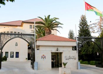 الحكومة.. نتابع ما يتم تداوله حول وجود حدث أمني على الطرف الآخر من معبر الكرامة