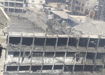 إنذار المدارس وقصفها.. إعدام ما تبقى منها وتسريع دفع سكان غزة للجنوب