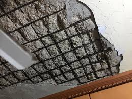 إصابتان إثر سقوط جزء من سقف منزل في مخيم الحصن