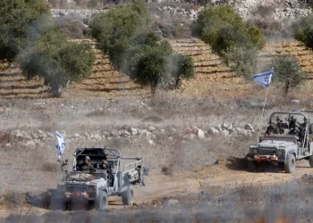 قوة إسرائيلية تقتحم قرية سورية.. وتعتقل 3 أشخاص