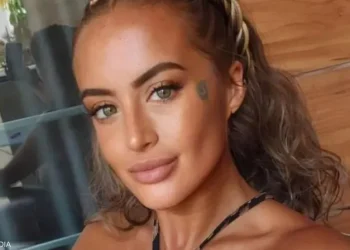 كلب يقتل مالكته خلال شجار على “قطع دجاج” (ناغيت) من “ماكدونالدز”