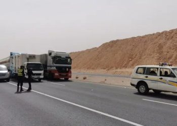 7 إصابات بحادث تصادم على الطريق الصحراوي