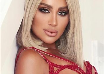 مايا دياب بالملابس الداخلية