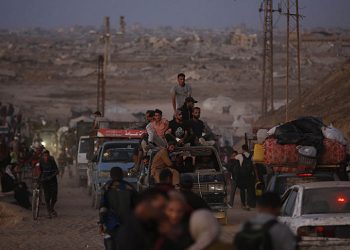 انتشال 100 شهيد عليهم آثار الإعدام الميداني في مناطق متفرقة في غزة