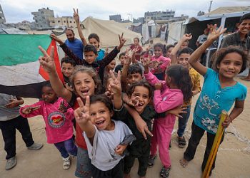 شهداء وإصابات بغارات إسرائيلية في غزة رغم وقف النار