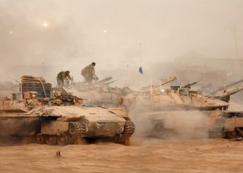 دبابات ومدفعية الاحتلال تطلق النار شرق مدينتي غزة وخان يونس