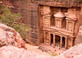 الترويج للسياحة المحلية.. رحلات مدرسية إلى البترا ضمن مبادرة أردننا جنة