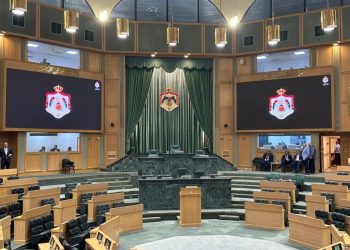 نائب سابق يحتفظ بمدير مكتبه من مجلس النواب ويتلقى راتباً يتجاوز 2000 دينار