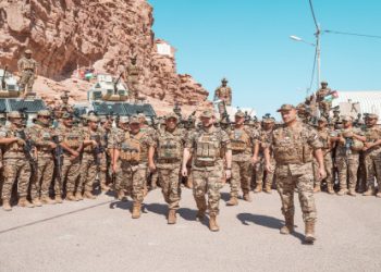 ولي العهد يتابع تمرينا تعبويا لكتيبة التدخل السريع