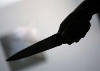 حدث يعتدي على آخر بآداة حادة في الزرقاء وإصابته خطرة