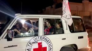 الإعلام العبري.. تعديل توقيت تسليم الأسرى الإسرائيليين