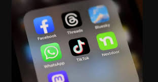 استعراض مديري المدارس على “السوشيال ميديا” يثير الجدل