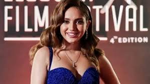 رنا رئيس تفقد جنينها بعد تعرضها لإجهاض طارئ