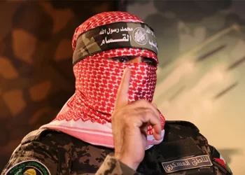 صوت أبو عبيدة يعود إلى قلب إسرائيل ويثير الارتباك والذعر