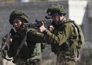 الاحتلال يشن مداهمات واعتقالات في الضفة تطال أسرى محررين