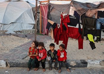 الاحتلال يشن غارات على خانيونس و بيت لاهيا ومدينة غزة