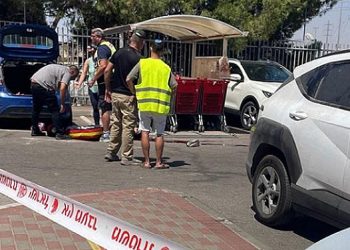 مقتل امرأة إسرائيلية وجرح ثلاثة أشخاص آخرين في عملية دهس وطعن قرب “غوش عتصيون”