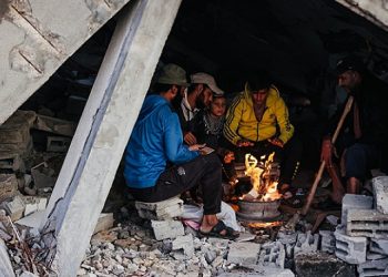 غزة تحت القصف.. شهداء وإصابات ونسف منازل داخل الخط الأصفر