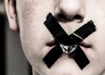 زوج صامت منذ 20 عام بسبب الغيرة!!