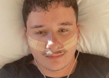 تقرير طبي متناقض يحرم شاب من العلاج ووالده يناشد وزير الصحة بالتدخل