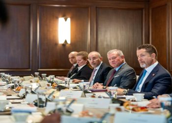 الملك يبحث مع إمبراطور اليابان الشراكة الاستراتيجية بين البلدين