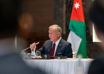 الملك يجتمع بممثلين عن شركات فيتنامية رائدة في قطاع المحيكات