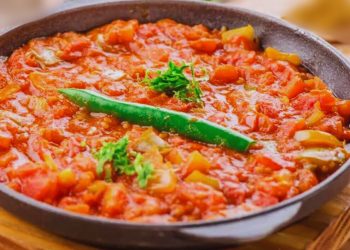 يوم تاريخي لعشاق قلاية البندورة.. كيلو البندورة بـ5 قروش