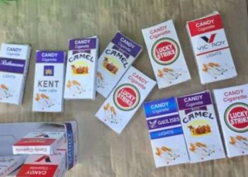 إغلاق سوبر ماركت بـ(الرصيفة) بعد ضبطه بيع (علكه) على شكل (سجائر)