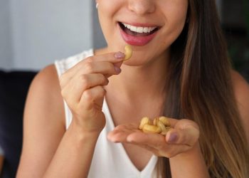 دراسة: 30 غراماً من الكاجو يومياً تقلل دهون البطن والإجهاد التأكسدي