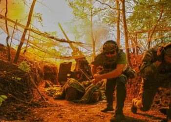 جنود أوكرانيون يفرون بخاركوف وروسيا تخسر ألف جندي