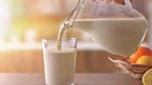 سكان عين الباشا يحذرون من خطر انهيار عمارة بسبب مياه مصنع ألبان