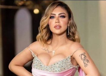 بعد الحكم عليها بسنة.. التحفظ على هدير عبد الرازق بقفص المحكمة