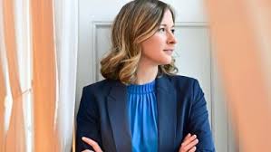 وزيرة أوروبية تُعلن تطبيق حظر الحجاب بـ المدارس لـ أقل من 14 عاماً