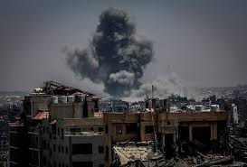 الاحتلال يشن ثلاث غارات على بيت لاهيا وينسف منازل شرق خان يونس