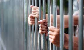 شاب يحتال على 3 فتيات داخل مول في عمّان عبر بيعهن كوبونات ماركات شهيرة