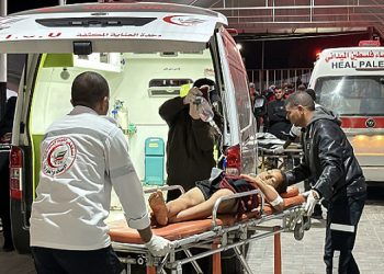 اسرائيل تقصف خيام نازحين في مواصي خانيونس