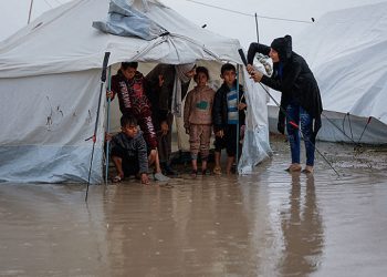 14 شهيدا ومصابون جرّاء انهيار جُدران وخيام وقصف بخانيونس