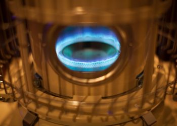 وزير الصناعة يترأس اجتماعا لمتابعة إجراءات التحفظ على المدافئ “غير الآمنة”