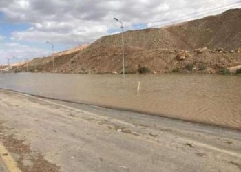 تعرّض طلبة مدرسة في العقبة لتعطّل مركبتهم على طريق البحر الميت وتقطّعت بهم السبل