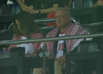 الملك والملكة يهنئان يزن النعيمات بعد نجاح العملية الجراحية