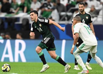 منتخب الإمارات يجرد الجزائر من اللقب ويبلغ نصف نهائي كأس العرب